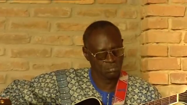 Boubacar Traoré and Ali Farka Touré perform Duna Ma Yelema At Radio